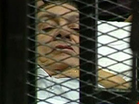 Mübarek üçüncü kez hakim karşısında