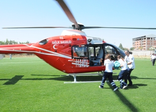 Erken doğan bebeğe hava ambulansı