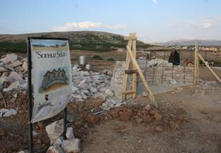 Sanatçıların köyüne şükran çeşmesi