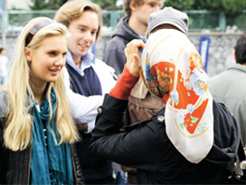 Zulme devam ediyorlar