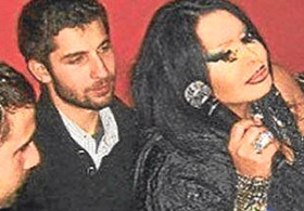 Ev ve araba karşılığında aşk!