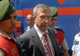 Emin Arslan polislikten ihraç edildi