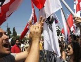 Komşu topyekün greve çıktı