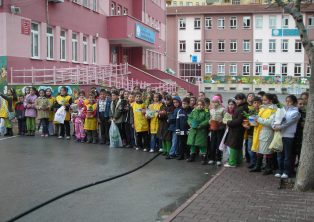 Okul bahçeleri yeniden yeşillensin