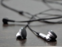 Kulaklık kullanırken dikkat edin!