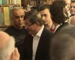 Davutoğlu'na Beyoğlu'nda protesto