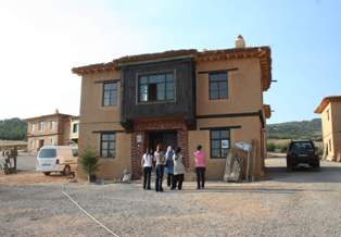 Sonsuz Şükran Köyü'ne ziyaretçi akını