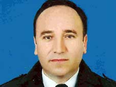 Polis memuru kazada öldü