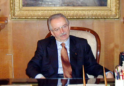 Vali Kayhan: Hakkınızı helal edin