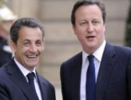 Cameron ve Sarkozy'i şok eden mesaj