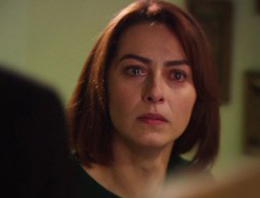 Caroline Cemile'nin kapısına dayanıyor (Video)