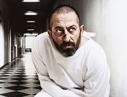 Cem Yılmaz aradığı kadını Twitter'da ilan etti