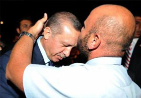 Erdoğan Sarkozy'i gölgede bıraktı
