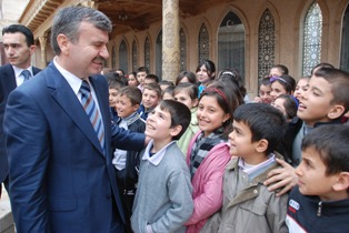 Akyürek yeni eğitim  yılını kutladı