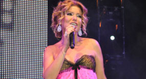 Gülben Ergen'e hediye tavuk