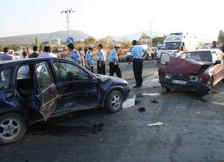 3 ayrı trafik kazası: 2'si ağır 13 yaralı