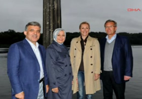 Gül mevkidaşı ile tekne turu yaptı