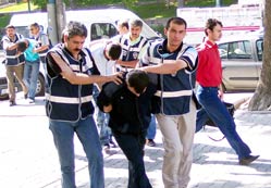 Hırsızları marka tutkusu ele verdi