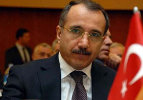 Dinçer öğretmenlerden özür diledi