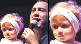 Kıraç kızıyla sahnede