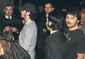 Öyle Bir Geçer Zaman Ki ekibine şOK!