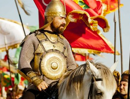 Kanuni diri diri mezara girdi!