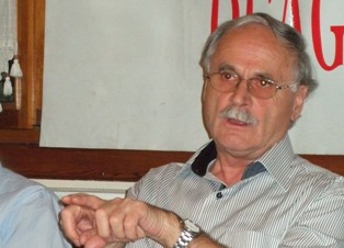 Mevlana ne yaptığını bilir!