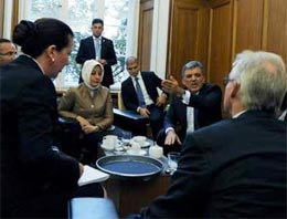 Gül'ün öfkesi fotoğrafa böyle yansıdı