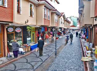 Akşehir hem gelişiyor, hem değişiyor