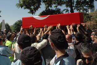 Kahraman şehit son yolculuğuna uğurlandı