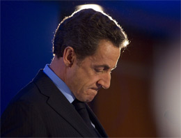 Sarkozy senatoda darbe yedi