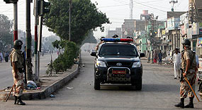 Pakistan Türkleri sırtından vurdu