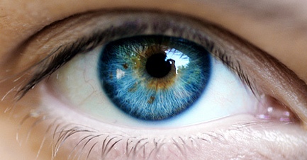 Üveit hastalığı kör ediyor