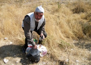 10 yıldır çevre temizliği yapıyor