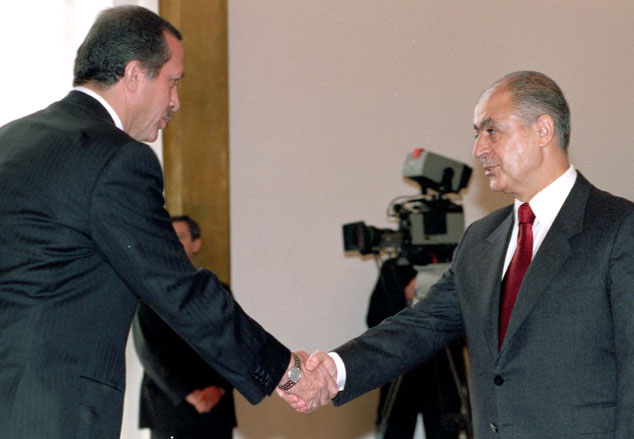 Cumhurbaşkanı AKP'ye mi çalışıyor?