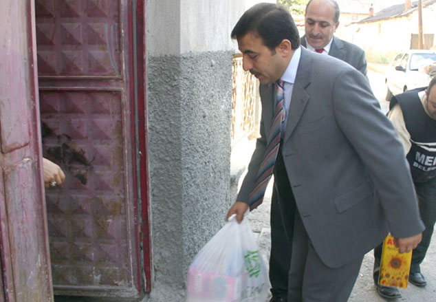 İki bin aileye gıda paketi