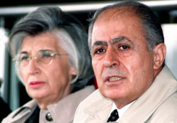 Tarafsız değilsin, hemen istifa et!
