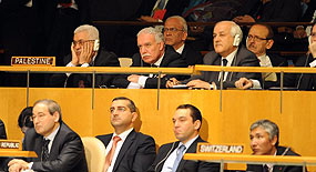 Abbas çekimserlerin peşinde