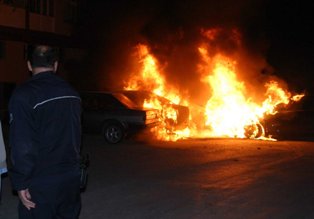 Konya'da park halindeki 8 araç kundaklandı