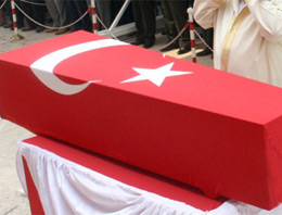 Şehit cenazesinde AK Partili vekillere tepki