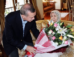 Erdoğan annesini ziyarete gitti