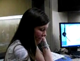 İşitme engelli kız kendi sesini duyunca