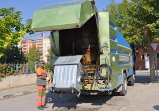 Çöp konteynerleri dezenfekte ediliyor