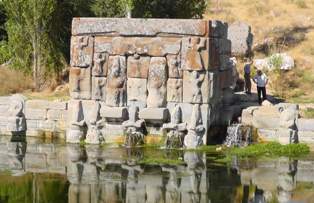 Eflatunpınar'a neşter vuruluyor