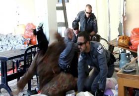 İsrail polisi Arap aileye saldırdı