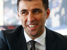 Hakan: Ben idmanlıyım, biraz da siz yapın