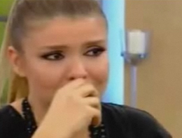 Canlı yayında hüngür hüngür ağladı