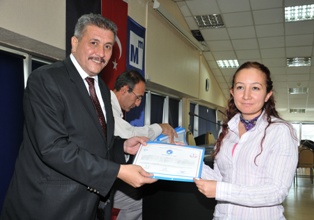 İş garantili kursta sertifika töreni