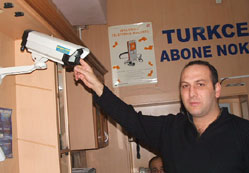 Kamera hırsızları engelliyor