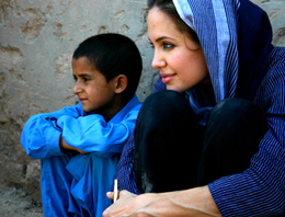 Angelina Jolie'den Libya'ya ziyaret